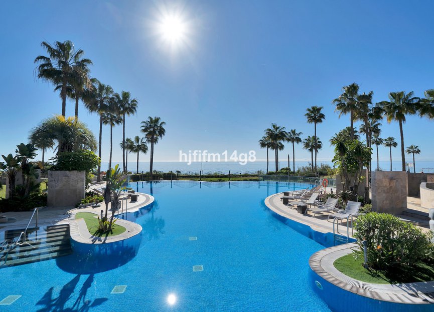 Resale - Apartment - Penthouse - Estepona - Estepona Centro