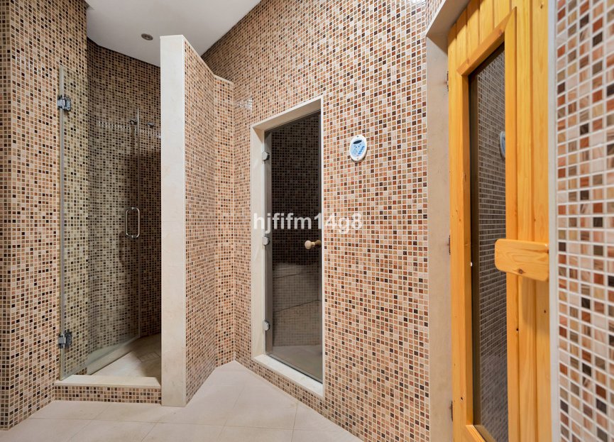 Resale - Apartment - Penthouse - Estepona - Estepona Centro