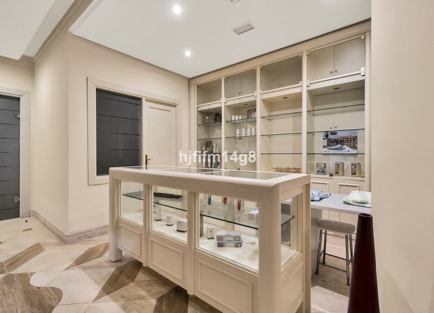 Resale - Apartment - Penthouse - Estepona - Estepona Centro