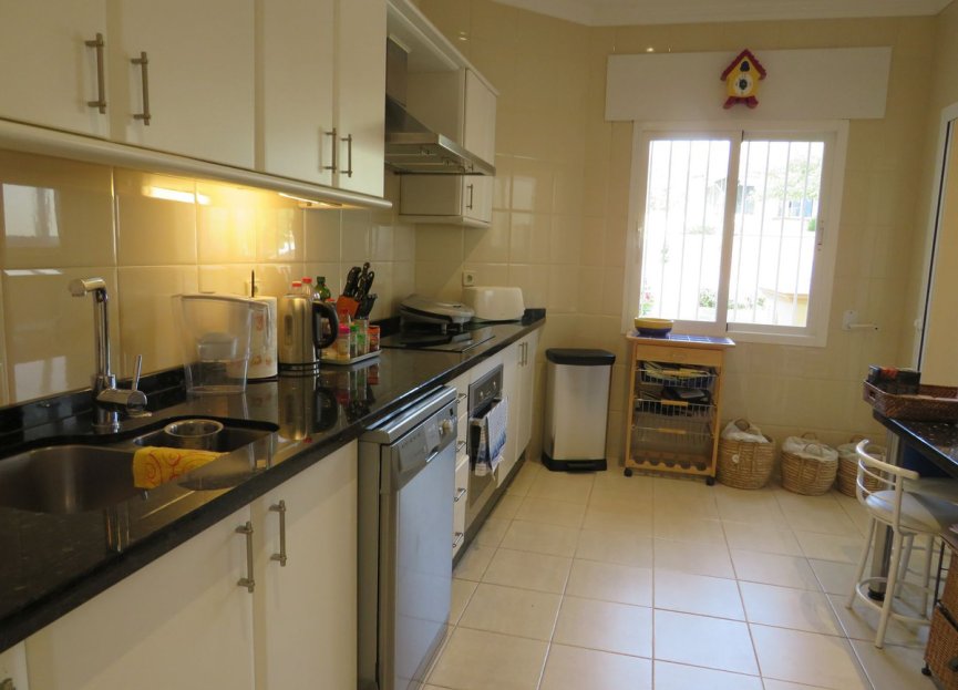 Resale - Ground floor apartment - Marbella - Elviria