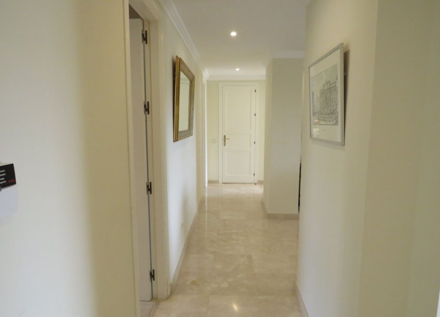 Resale - Ground floor apartment - Marbella - Elviria
