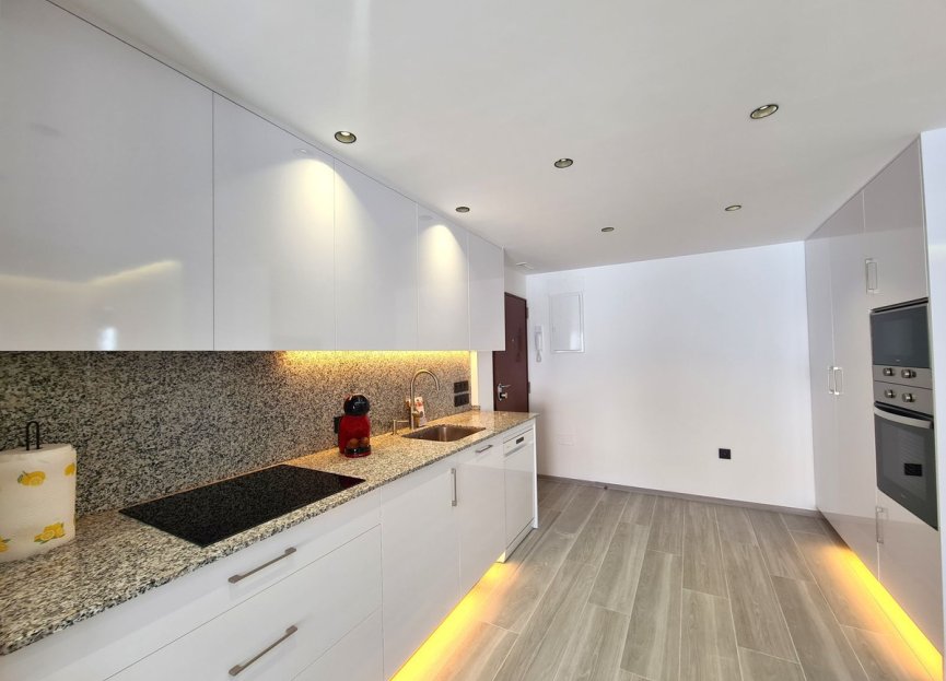 Resale - Apartment - Top Floor Apartment - Estepona - Estepona Centro