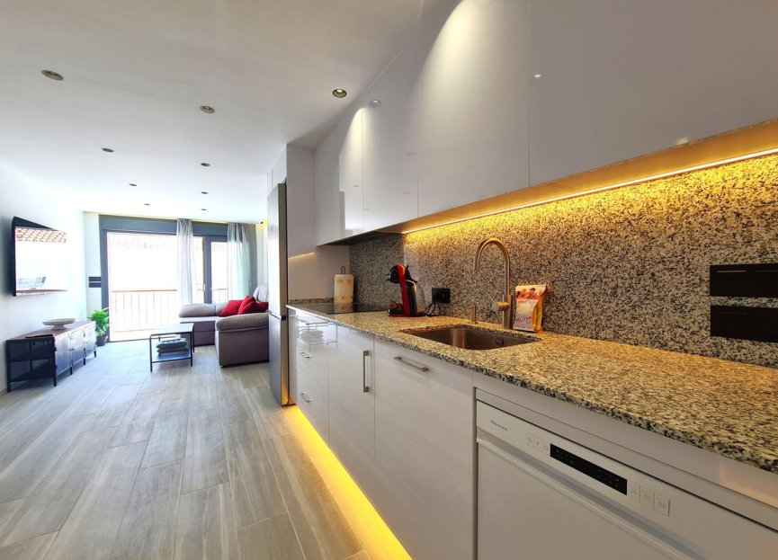 Resale - Apartment - Top Floor Apartment - Estepona - Estepona Centro