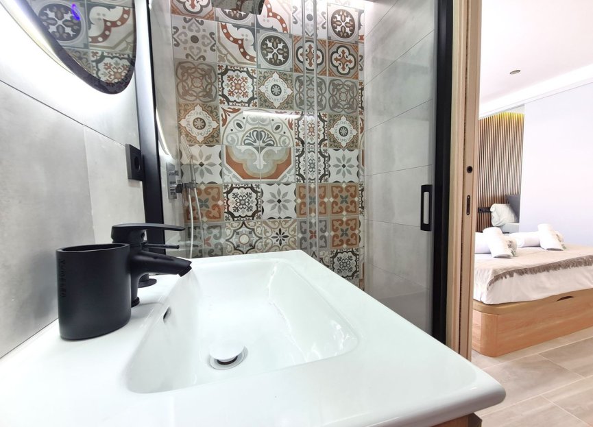 Resale - Apartment - Top Floor Apartment - Estepona - Estepona Centro