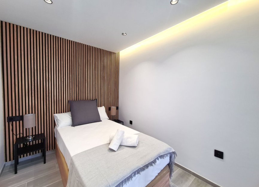 Resale - Apartment - Top Floor Apartment - Estepona - Estepona Centro