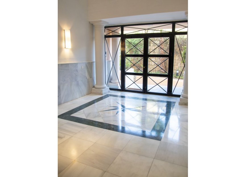 Resale - Apartment - Ground Floor Apartment - Marbella - Nueva Andalucia