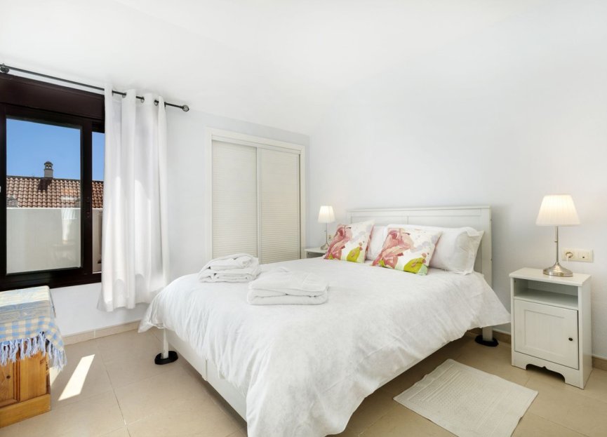 Resale - Apartment - Top Floor Apartment - Marbella - Nueva Andalucia