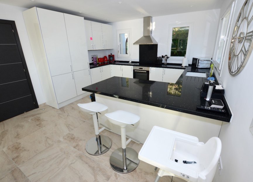 Reventa - House - Detached Villa - Benalmádena - Benalmadena Centro