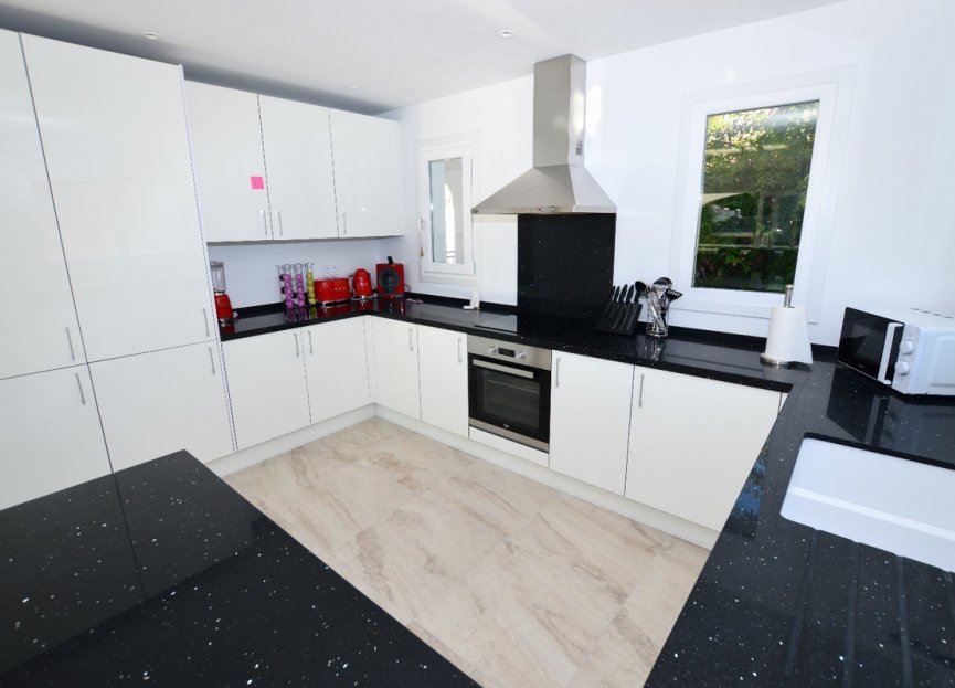 Reventa - House - Detached Villa - Benalmádena - Benalmadena Centro