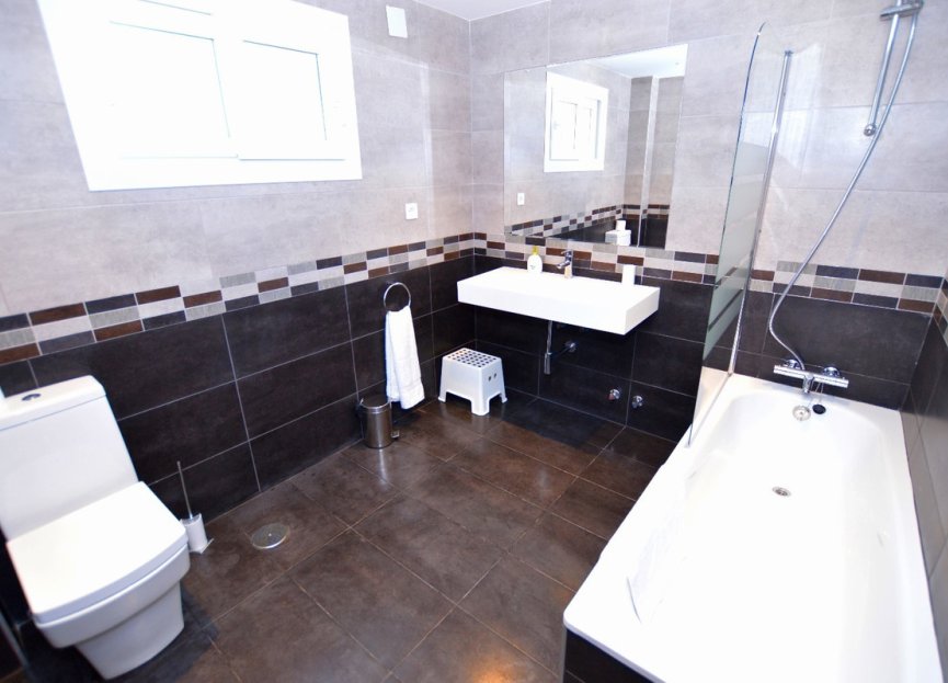 Reventa - House - Detached Villa - Benalmádena - Benalmadena Centro