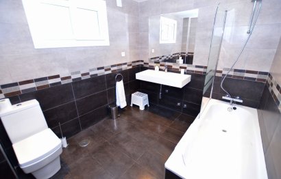 Reventa - House - Detached Villa - Benalmádena - Benalmadena Centro