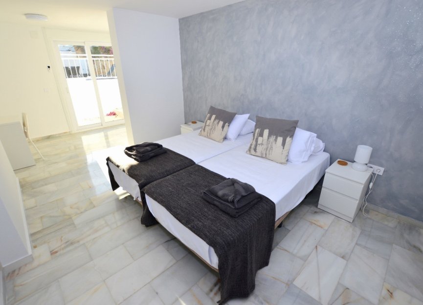 Reventa - House - Detached Villa - Benalmádena - Benalmadena Centro