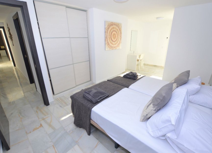 Reventa - House - Detached Villa - Benalmádena - Benalmadena Centro