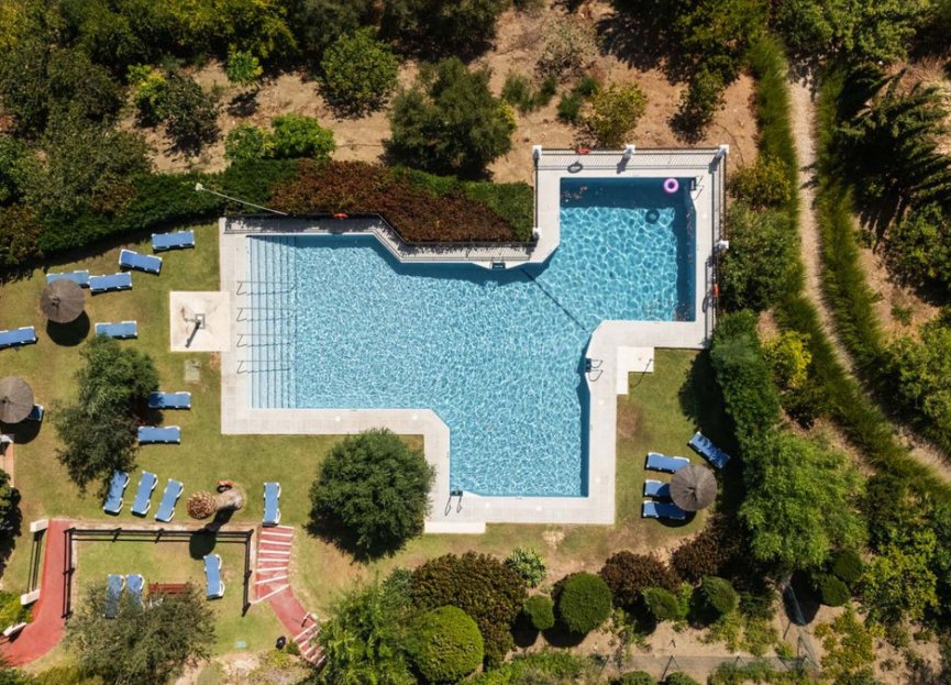 Resale - Apartment - Middle Floor Apartment - Benahavís - Benahavís Centro