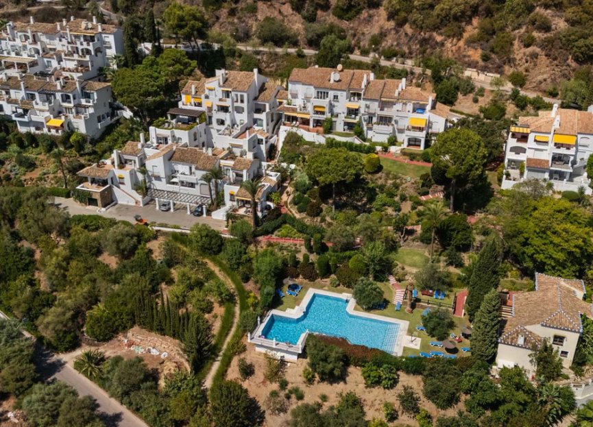 Resale - Apartment - Middle Floor Apartment - Benahavís - Benahavís Centro