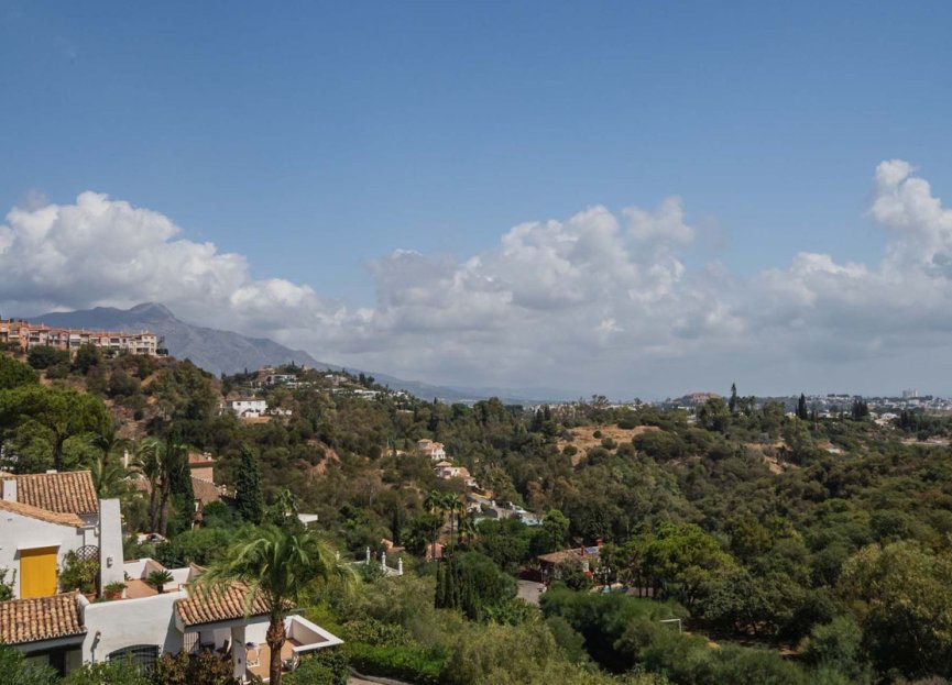 Resale - Apartment - Middle Floor Apartment - Benahavís - Benahavís Centro