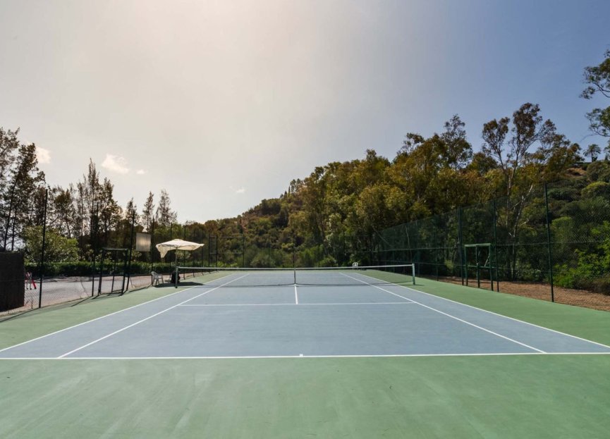 Resale - Apartment - Middle Floor Apartment - Benahavís - Benahavís Centro