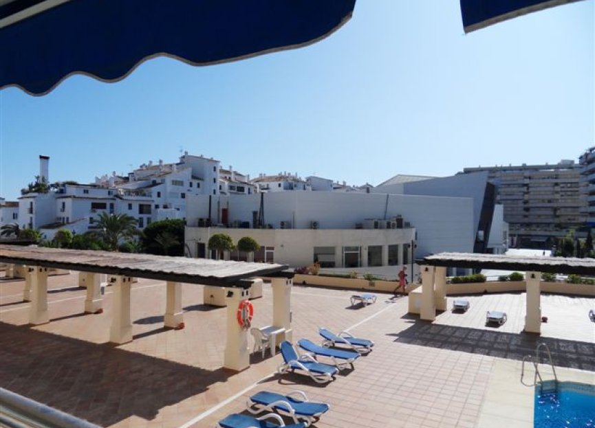 Resale - Apartment - Middle Floor Apartment - Marbella - Puerto Banús