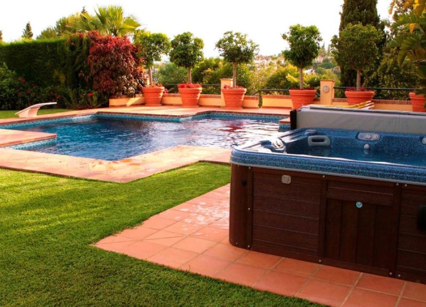 Resale - House - Detached Villa - Marbella - Elviria