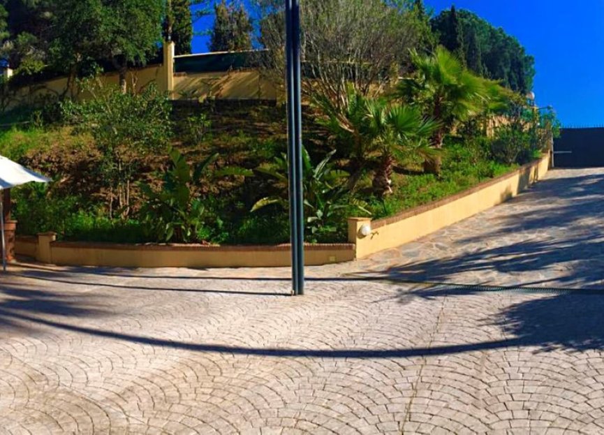 Resale - House - Detached Villa - Marbella - Elviria