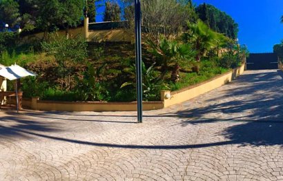 Resale - House - Detached Villa - Marbella - Elviria