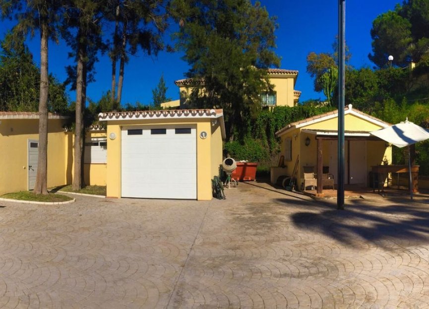 Resale - House - Detached Villa - Marbella - Elviria