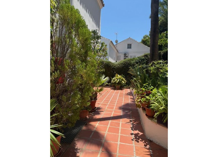 Resale - Apartment - Top Floor Apartment - Marbella - Nueva Andalucia