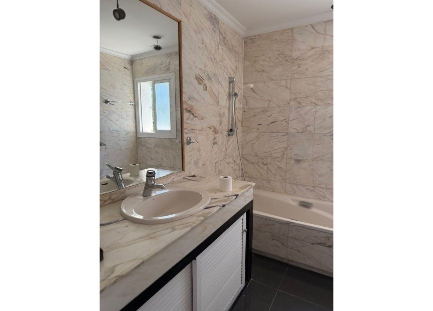 Resale - Apartment - Top Floor Apartment - Marbella - Nueva Andalucia