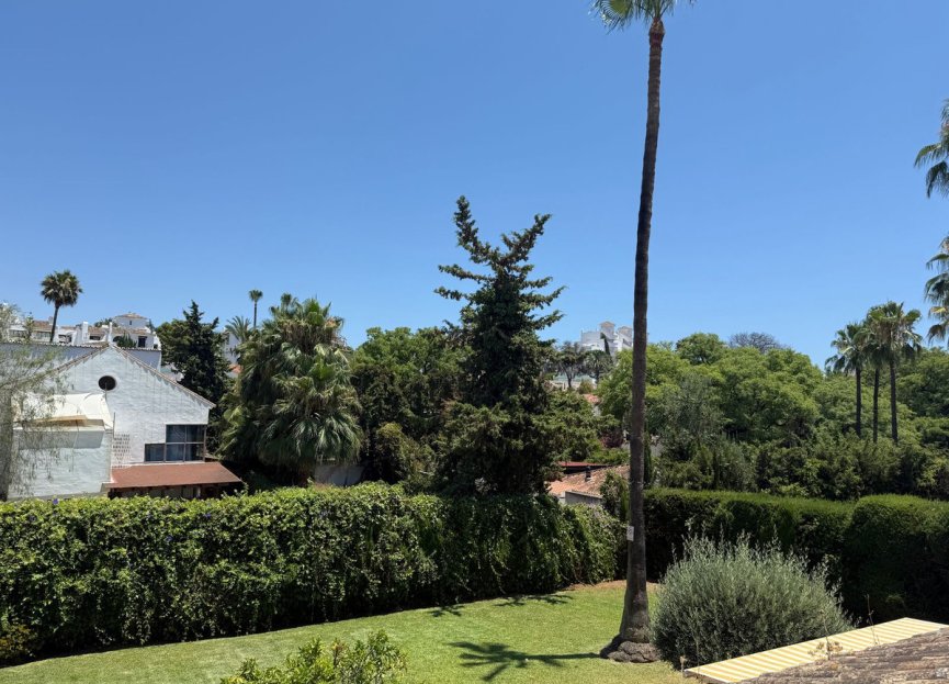 Resale - Apartment - Top Floor Apartment - Marbella - Nueva Andalucia