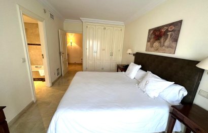 Resale - Apartment - Middle Floor Apartment - Marbella - Puerto Banús