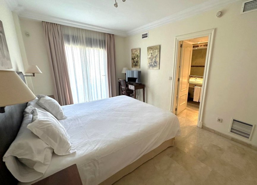 Resale - Apartment - Middle Floor Apartment - Marbella - Puerto Banús