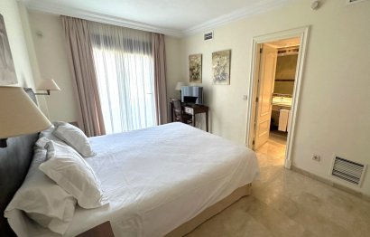 Resale - Apartment - Middle Floor Apartment - Marbella - Puerto Banús