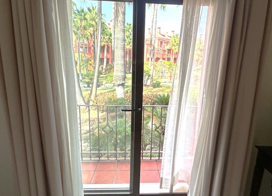 Resale - Apartment - Middle Floor Apartment - Marbella - Puerto Banús