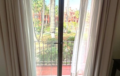 Resale - Apartment - Middle Floor Apartment - Marbella - Puerto Banús