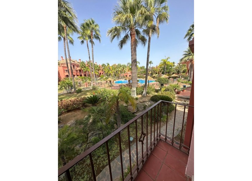 Resale - Apartment - Middle Floor Apartment - Marbella - Puerto Banús