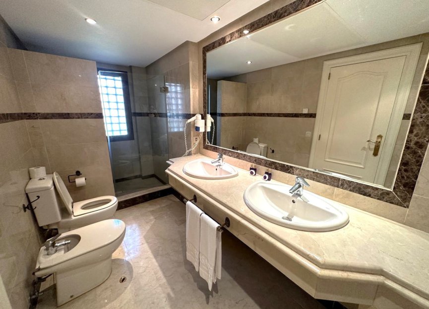 Resale - Apartment - Middle Floor Apartment - Marbella - Puerto Banús