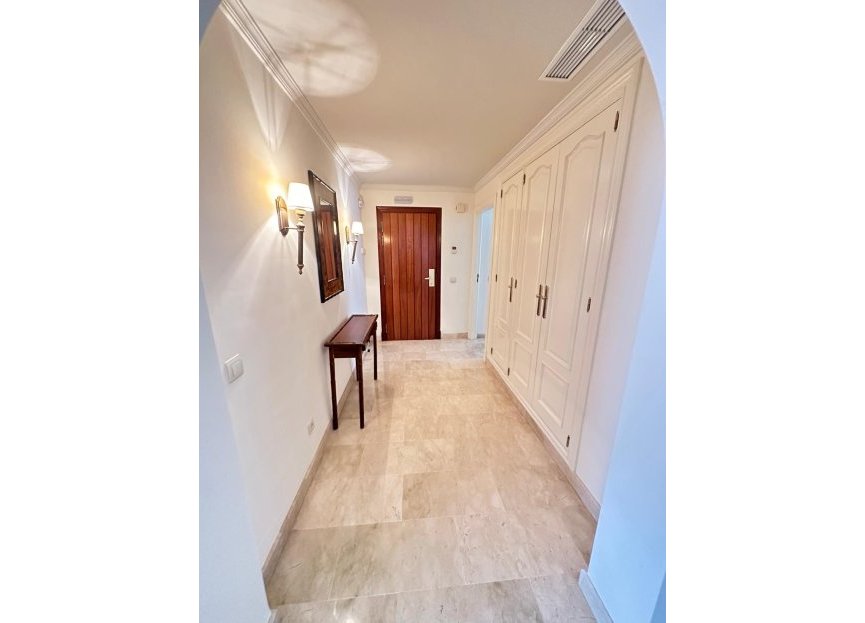 Resale - Apartment - Middle Floor Apartment - Marbella - Puerto Banús