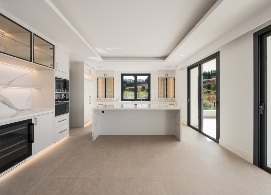 Resale - House - Detached Villa - Estepona - Estepona Centro