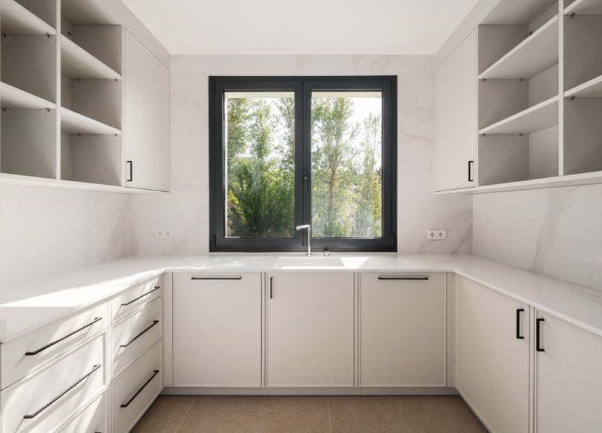 Resale - House - Detached Villa - Estepona - Estepona Centro