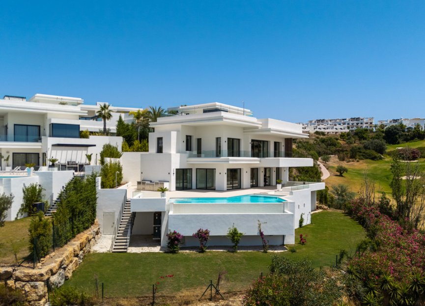 Resale - House - Detached Villa - Estepona - Estepona Centro