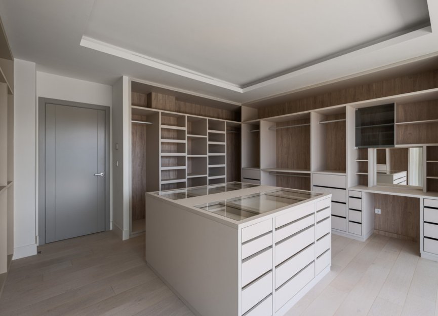 Resale - House - Detached Villa - Estepona - Estepona Centro