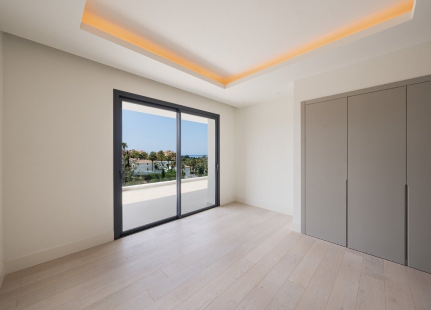 Resale - House - Detached Villa - Estepona - Estepona Centro