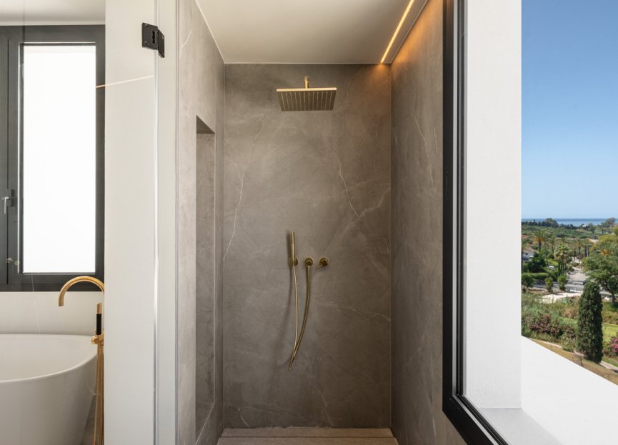 Resale - House - Detached Villa - Estepona - Estepona Centro