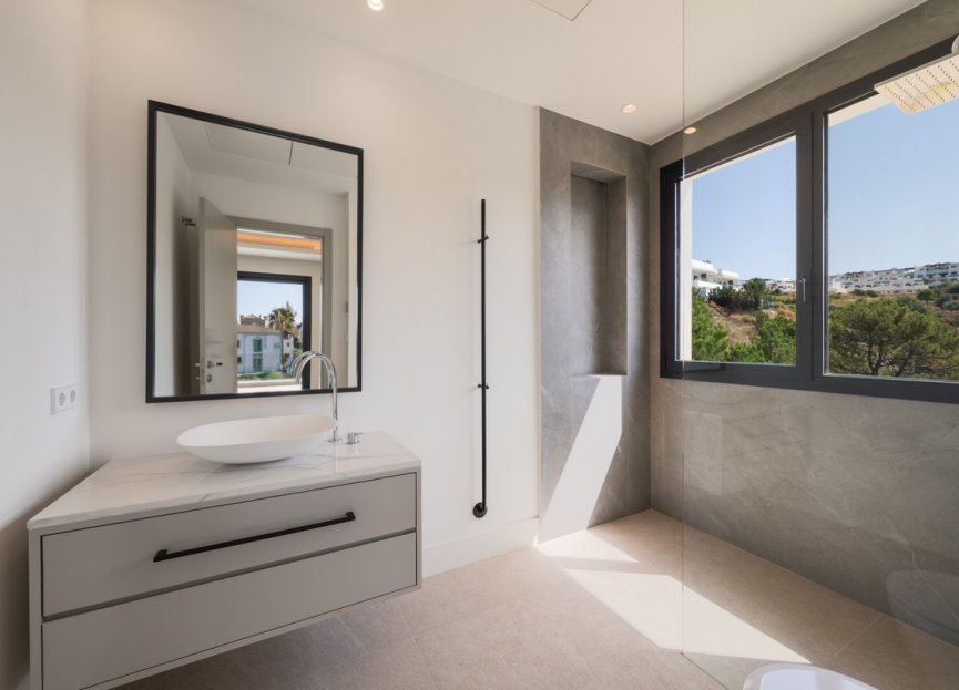 Resale - House - Detached Villa - Estepona - Estepona Centro