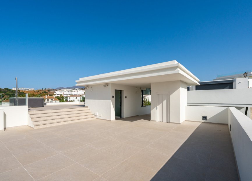 Resale - House - Detached Villa - Estepona - Estepona Centro