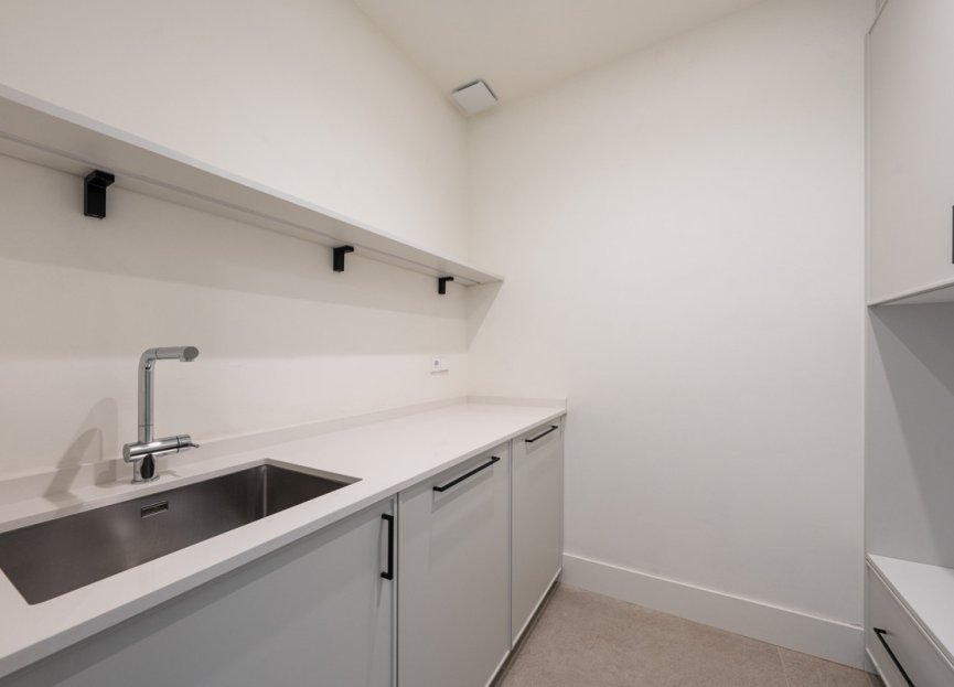 Resale - House - Detached Villa - Estepona - Estepona Centro