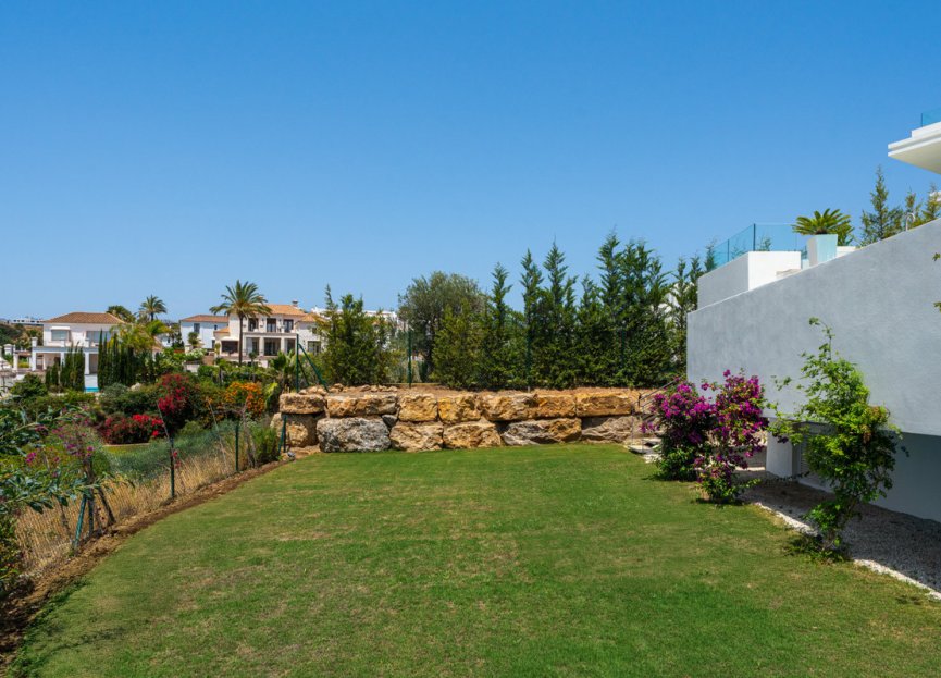 Resale - House - Detached Villa - Estepona - Estepona Centro