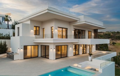 Resale - House - Detached Villa - Estepona - Estepona Centro