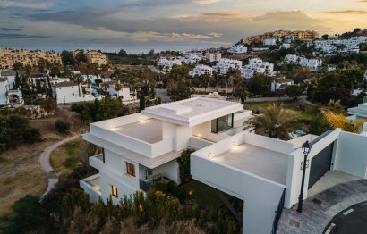 Resale - House - Detached Villa - Estepona - Estepona Centro