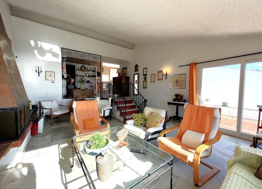 Resale - House - Detached Villa - Estepona - Estepona Centro